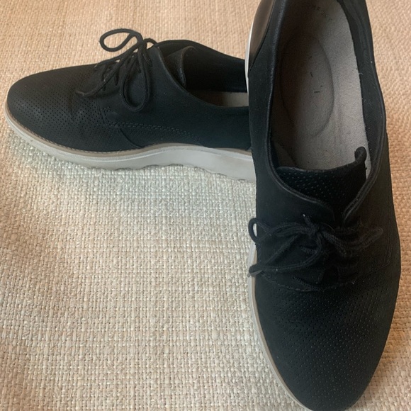 Clarks Collection Women's Wedge Shoes Size 8 Black - Picture 2 of 9